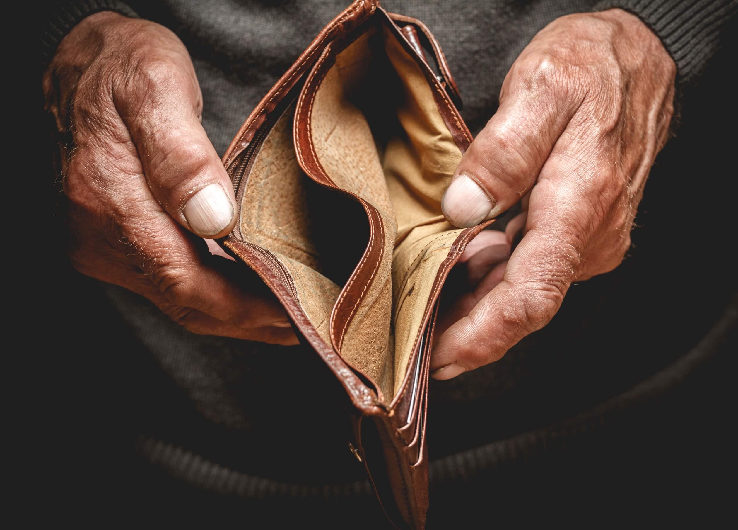 Vorsorge im Alter - Senoir mit leerer Geldbörse